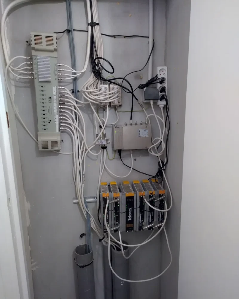 Réalisation d'antenne par l'entreprise Bulteau Securelec, électricien et chauffagiste au Fenouiller près de Challans