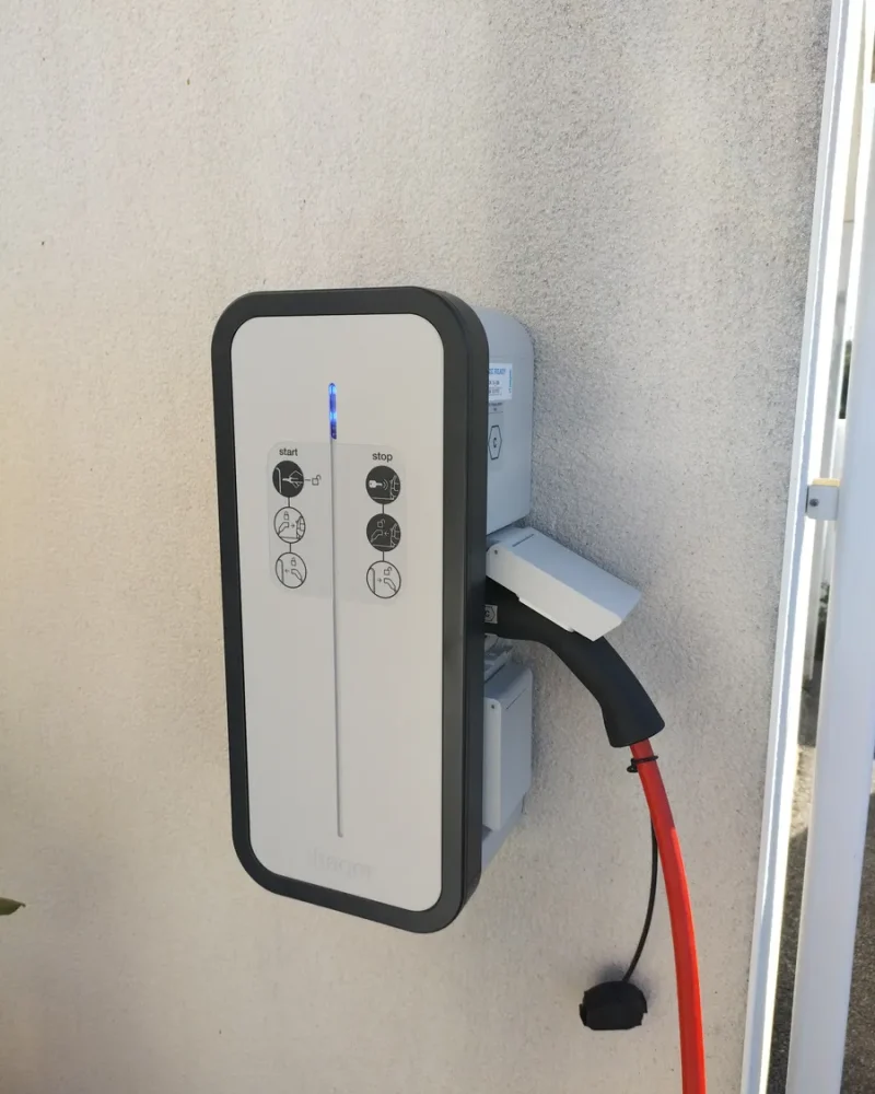 Réalisation de bornes de recharge par l'entreprise Bulteau Securelec, électricien et chauffagiste au Fenouiller près de Challans