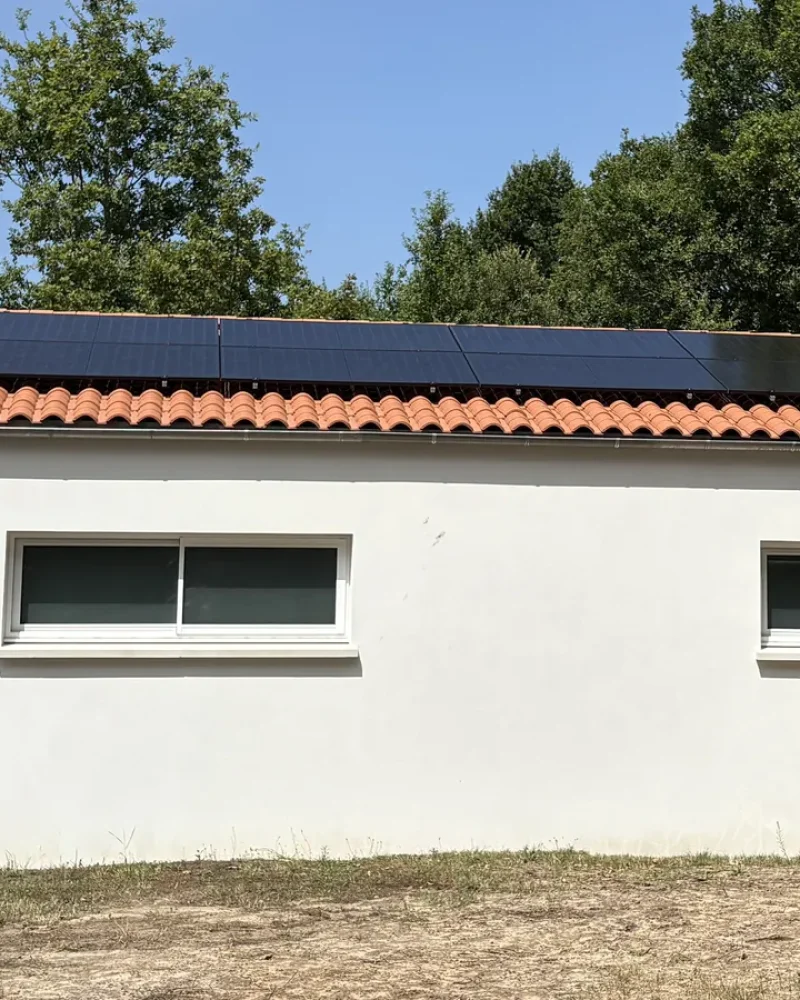 Réalisation de panneau photovoltaïques par l'entreprise Bulteau Securelec, électricien et chauffagiste au Fenouiller près de Challans