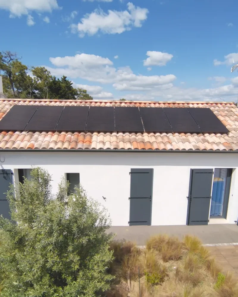 Réalisation de panneau photovoltaïques par l'entreprise Bulteau Securelec, électricien et chauffagiste au Fenouiller près de Challans